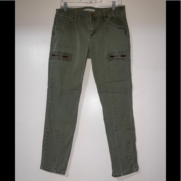 Cargo-style jeans. - Picture 1 of 9